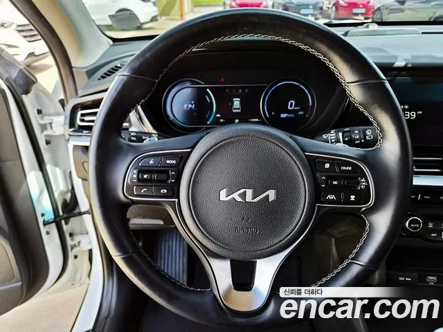Kia Niro — Фото автомобиля 18