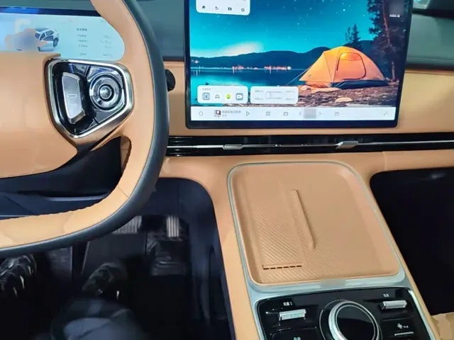 Geely Galaxy Starship 7 EM-i — Фото автомобиля 9