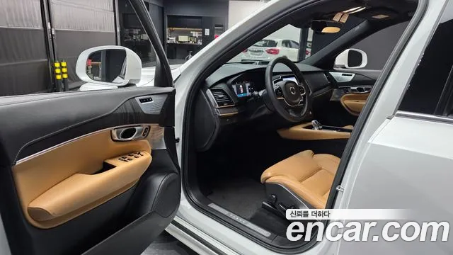 Volvo XC90 — Фото автомобиля 15