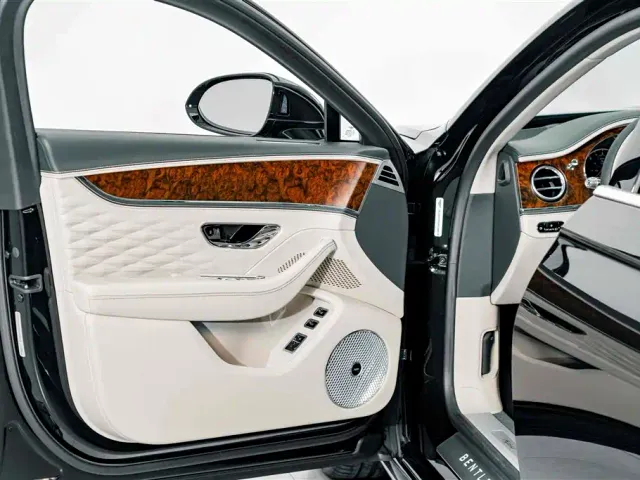 Bentley Flying Spur — Фото автомобиля 19