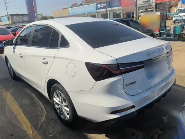 Roewe i5 — Фото автомобиля 4