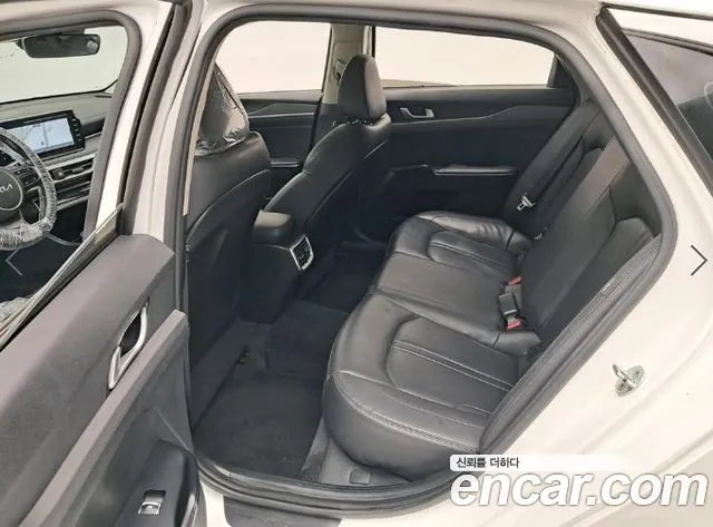 Kia K5 — Фото автомобиля 12