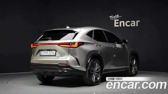 Lexus NX — Фото автомобиля 2
