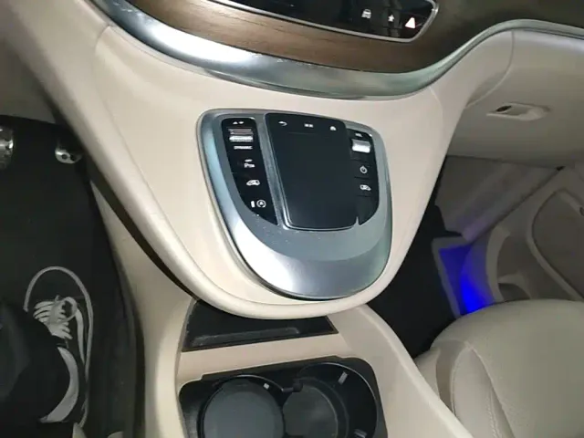 Mercedes-Benz V-Class — Фото автомобиля 20