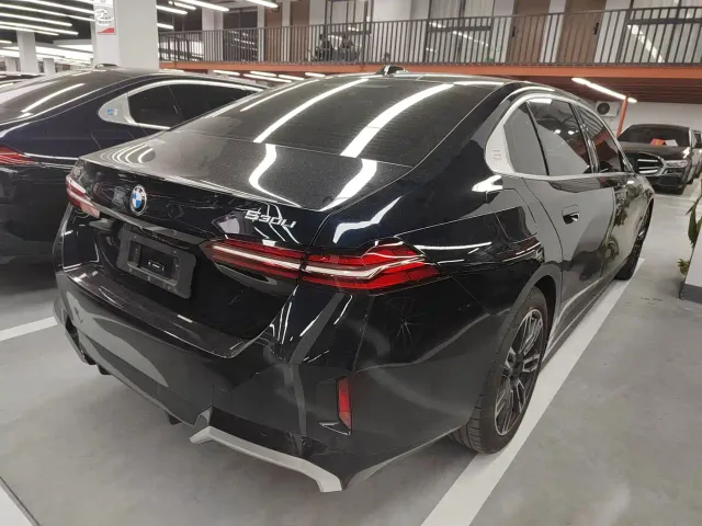 BMW 5 Series — Фото автомобиля 16