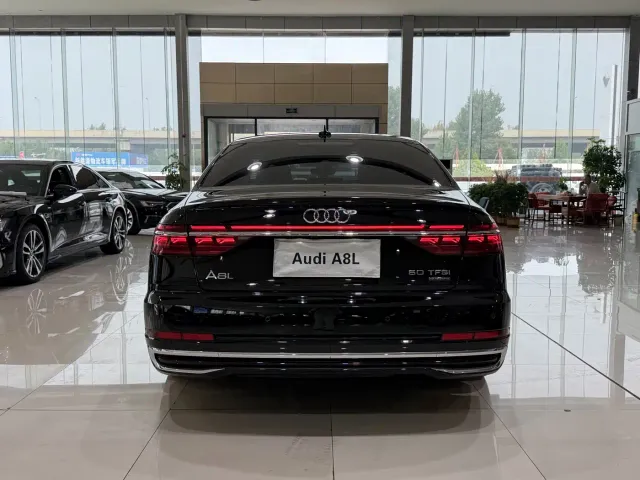 Audi A8 — Фото автомобиля 4