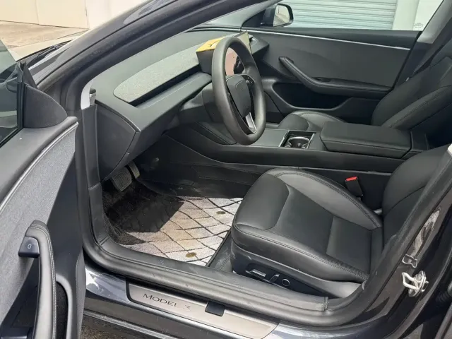 Tesla Model 3 — Фото автомобиля 6