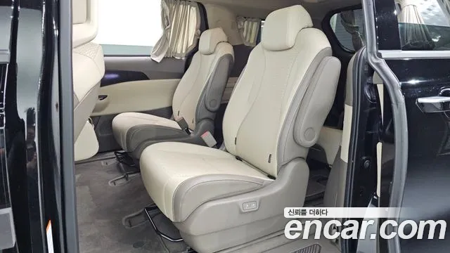 Kia Carnival Generation 4 — Фото автомобиля 18