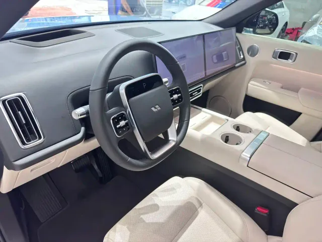 Li Auto L7 — Фото автомобиля 5
