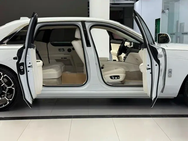 Rolls-Royce Ghost — Фото автомобиля 18