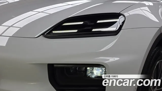Porsche Macan Electric — Фото автомобиля 7