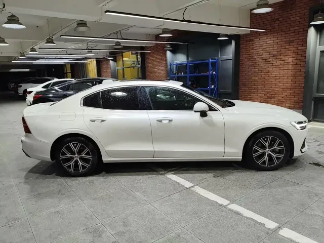 Volvo S60 — Фото автомобиля 5