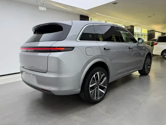 Li Auto L7 — Фото автомобиля 2