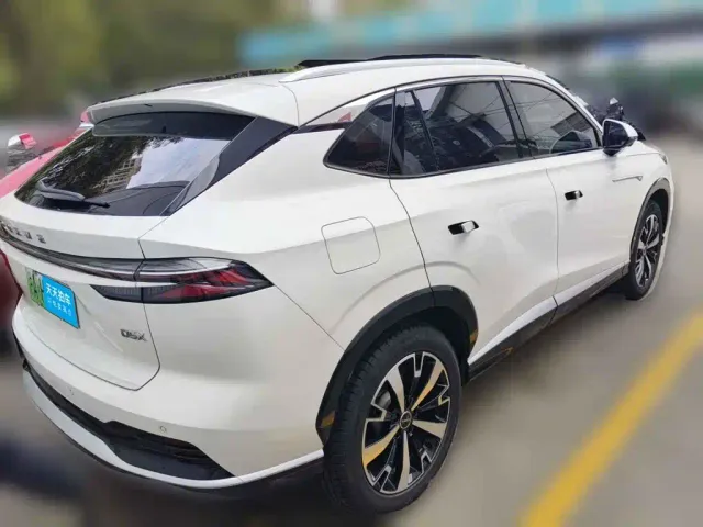 Roewe D5X DMH — Фото автомобиля 2