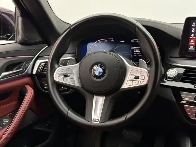 BMW 5 Series — Фото автомобиля 11