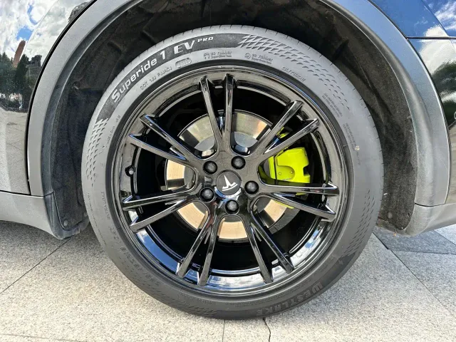 Tesla Model Y — Фото автомобиля 8