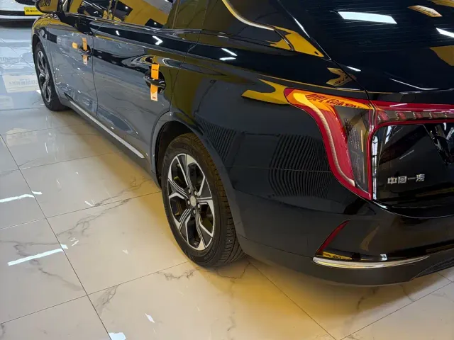 Hongqi E-QM5 — Фото автомобиля 8