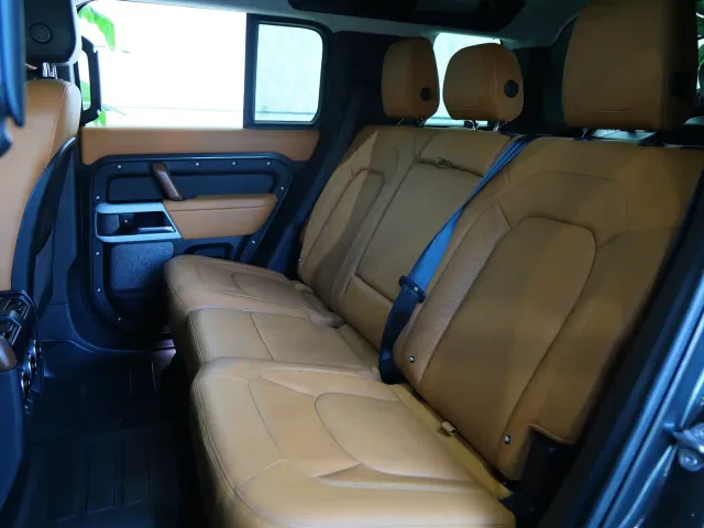 Land Rover Defender — Фото автомобиля 19