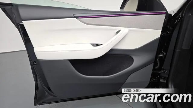 Tesla Model Y — Фото автомобиля 13