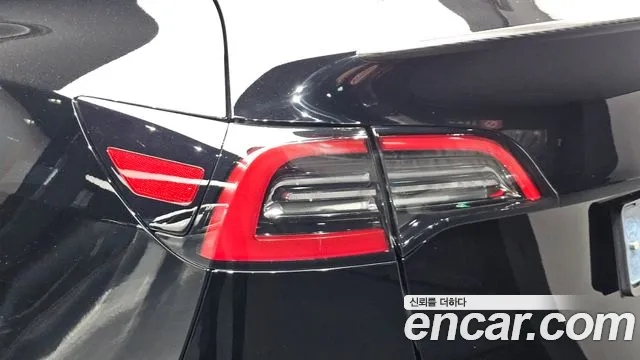 Tesla Model Y — Фото автомобиля 8