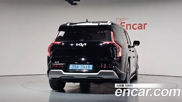 Kia EV9 — Фото автомобиля 4