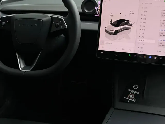 Tesla Model 3 — Фото автомобиля 6