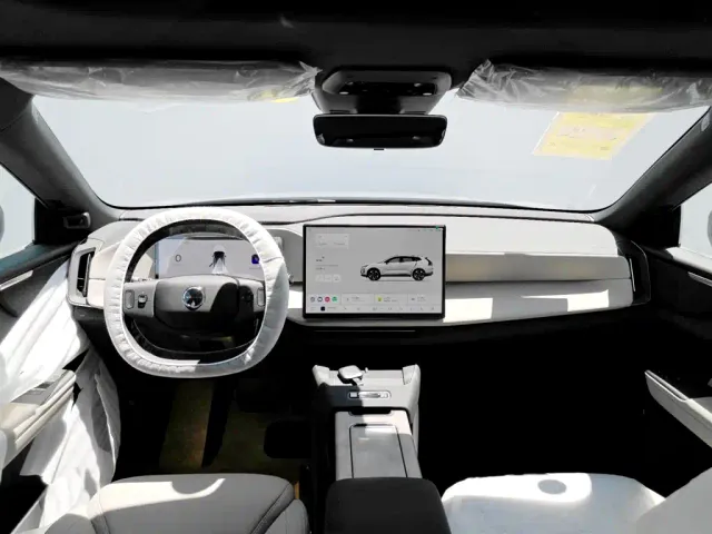 Volvo XC70 Plug-in Hybrid — Фото автомобиля 8