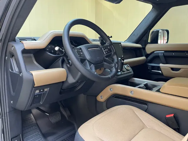 Land Rover Defender — Фото автомобиля 10