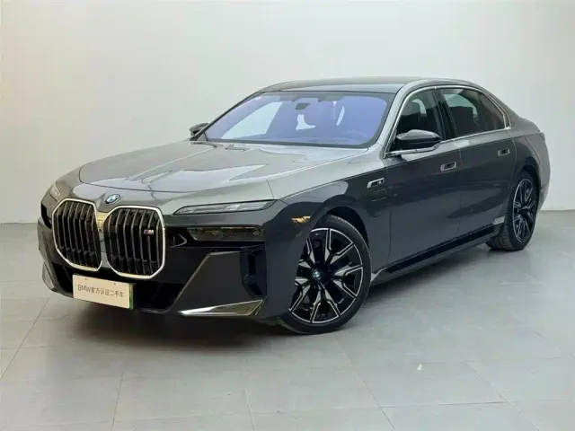 Фотография автомобиля — BMW i7 M70L
