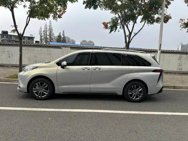 Toyota Sienna — Фото автомобиля 11