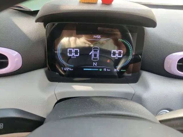 Leapmotor T03 — Фото автомобиля 12