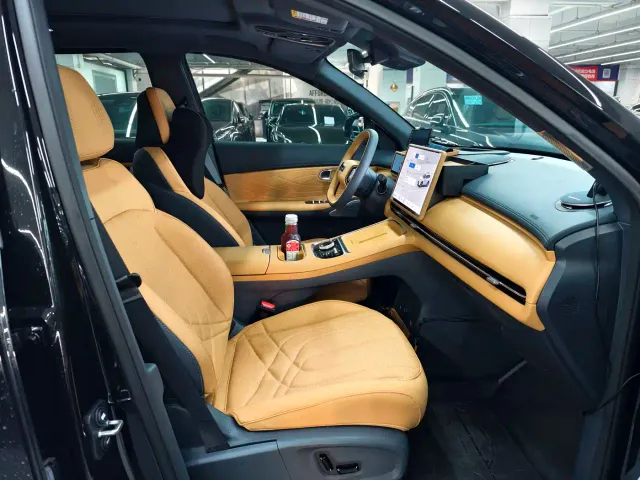 Geely Galaxy Starship 7 EM-i — Фото автомобиля 4