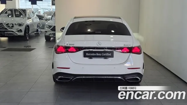 Mercedes-Benz E-Class — Фото автомобиля 4