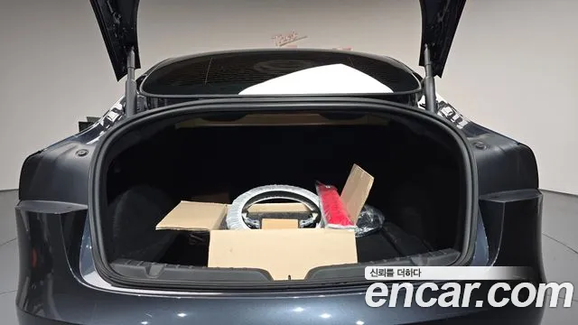 Tesla Model 3 — Фото автомобиля 27