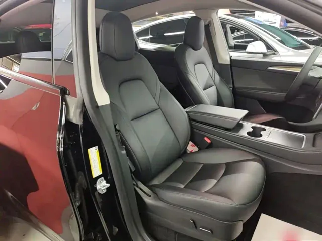 Tesla Model Y — Фото автомобиля 24