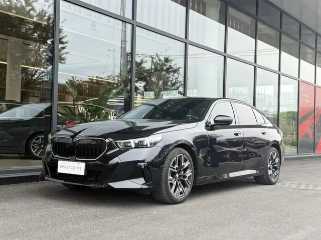Фотография автомобиля — BMW 5 Series