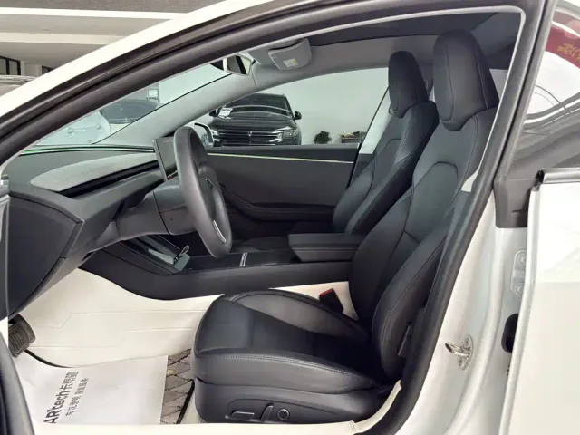 Tesla Model 3 — Фото автомобиля 8