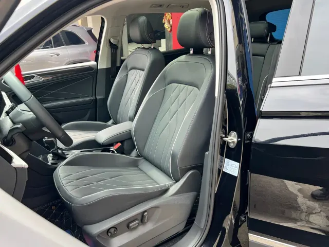 Volkswagen Tiguan L — Фото автомобиля 18