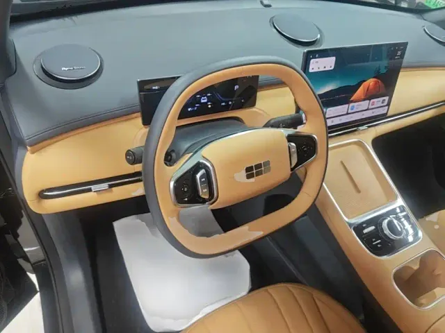 Geely Galaxy Starship 7 EM-i — Фото автомобиля 9