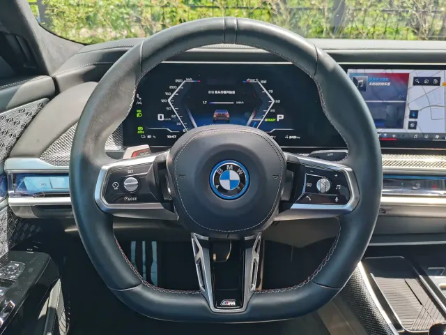 BMW i7 M70L — Фото автомобиля 13