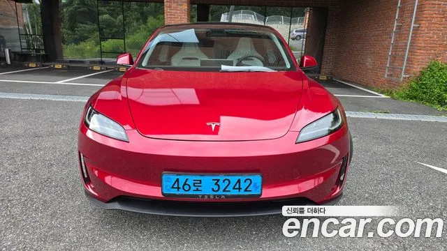 Tesla Model 3 — Фото автомобиля 3