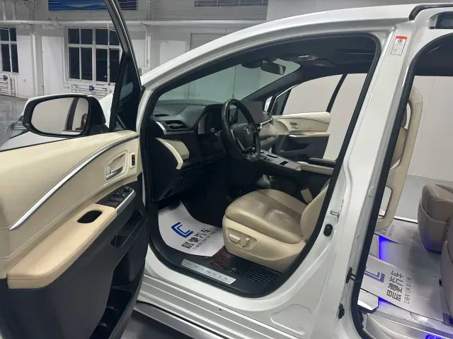 Toyota Granvia — Фото автомобиля 10