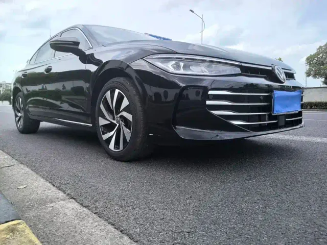 Volkswagen Passat — Фото автомобиля 3