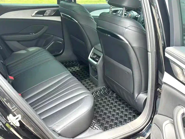 Hongqi H5 — Фото автомобиля 11
