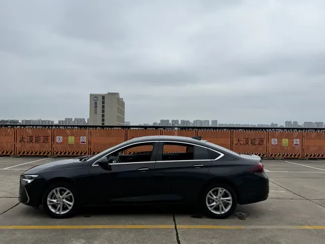 Buick Regal — Фото автомобиля 8