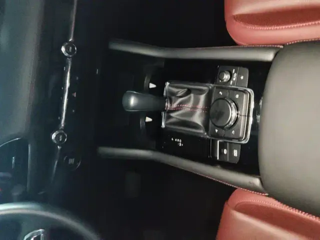 Mazda Axela — Фото автомобиля 16