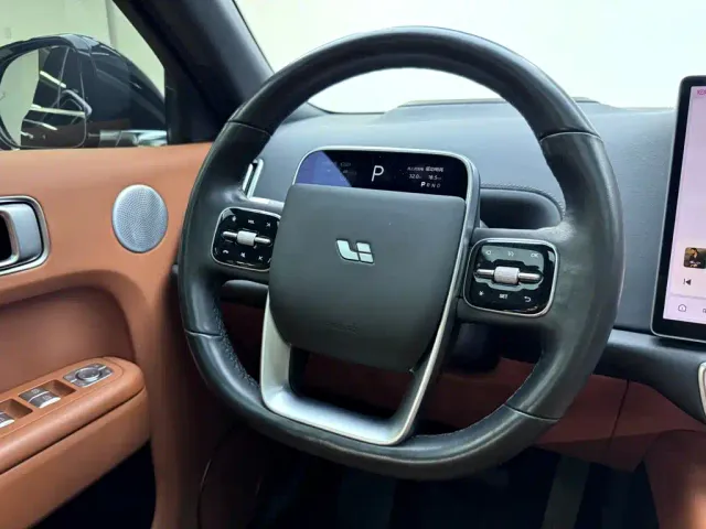 Li Auto L8 — Фото автомобиля 13