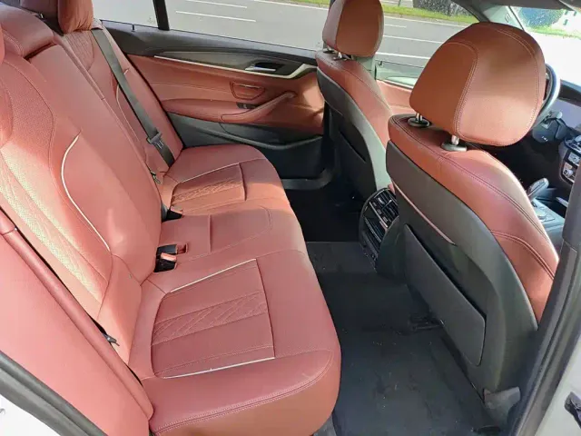 BMW 5 Series — Фото автомобиля 11