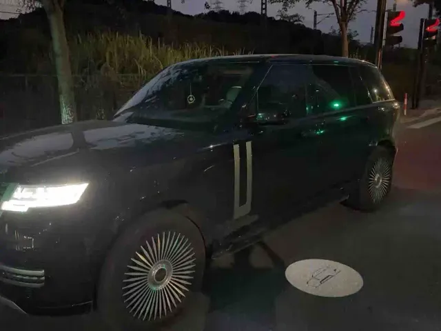 Фотография автомобиля — Land Rover Range Rover