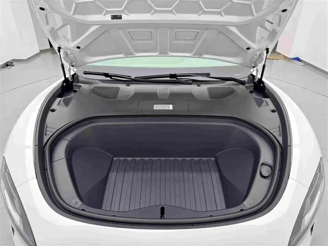 Xiaomi SU7 — Фото автомобиля 24